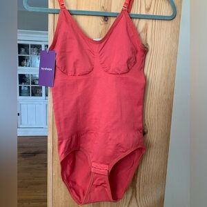 NWT - Hey Shape snatched body suit size  M - Burnt orange rusty color